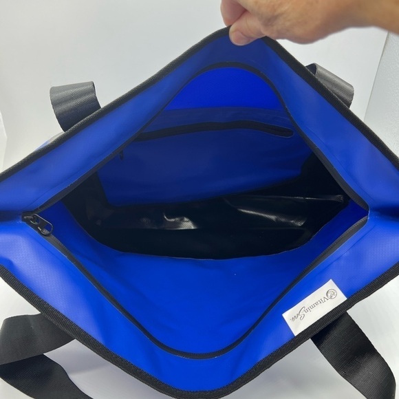 VITAMIN SEA BLUE AND BLACK WATERPROOF AND SAND PROOF ZIPPERED TOTE - Picture 6 of 16